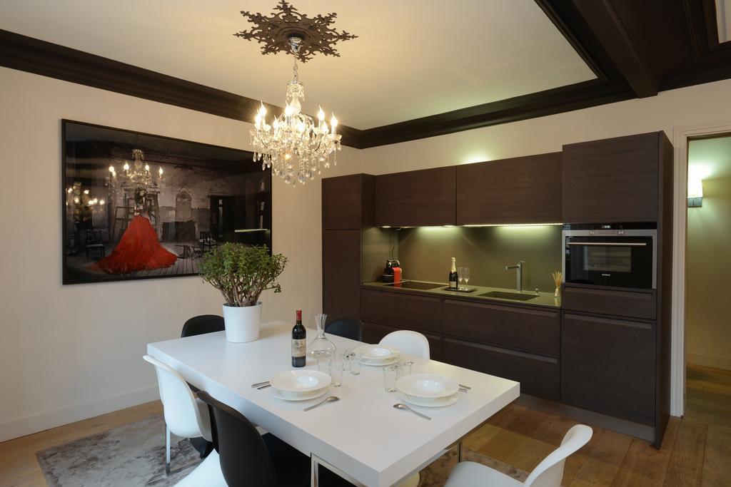 Appartement Paris Tour Eiffel Rom bilde